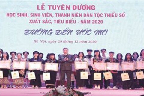 Đồng hành cùng đồng bào các dân tộc