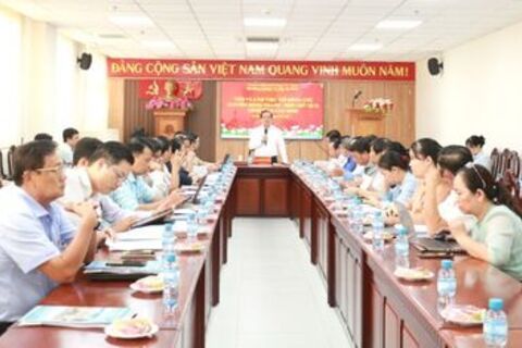 Phó Chủ tịch UBND tỉnh Tây Ninh Nguyễn Hồng Thanh làm việc với Sở Nông nghiệp và Môi trường