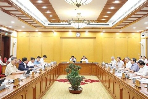 Kết luận của Bộ Chính trị, Ban Bí thư về một số nhiệm vụ tiếp tục xây dựng tổ chức, hoạt động của đơn vị hành chính 2 cấp bảo đảm thông suốt, hiệu quả