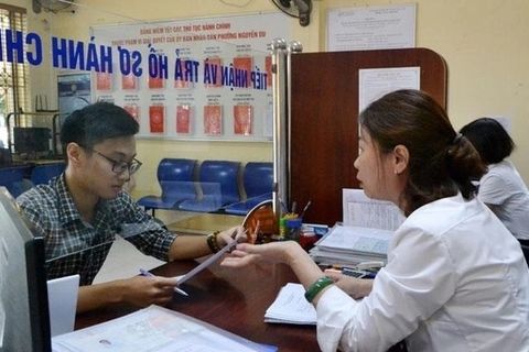 Chế độ, chính sách đối với công chức tự nguyện xin thôi việc hoặc bị cho thôi việc