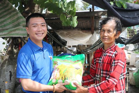 Nghĩa cử đẹp của anh Huỳnh Văn Đẳng