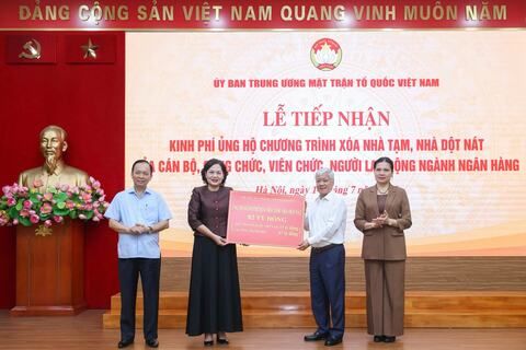 Ngành ngân hàng ủng hộ 82 tỷ đồng hỗ trợ chương trình xóa nhà tạm, nhà dột nát trên phạm vi cả nước
