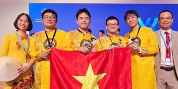4/4 học sinh Việt Nam giành Huy chương Vàng tại Kì thi Olympic Hóa học lớn nhất thế giới