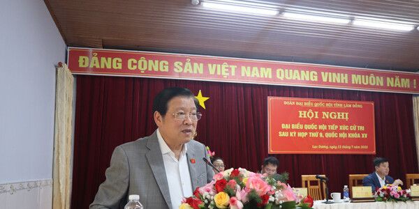 Đồng chí Trưởng Ban Nội chính Trung ương tiếp xúc cử tri xã Lạc Dương, tỉnh Lâm Đồng