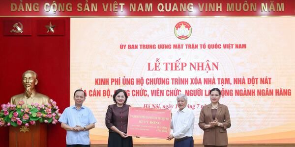 Ngành ngân hàng ủng hộ 82 tỷ đồng hỗ trợ chương trình xóa nhà tạm, nhà dột nát trên phạm vi cả nước