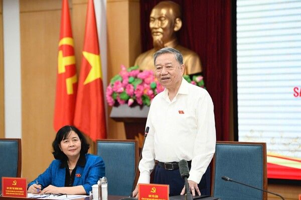 Ảnh: Tổng Bí thư Tô Lâm tiếp xúc cử tri tại Hà Nội