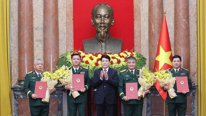 Chủ tịch nước trao quyết định thăng quân hàm cho sỹ quan Quân đội, Công an