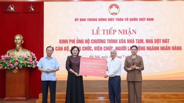 Ngành ngân hàng ủng hộ 82 tỷ đồng hỗ trợ chương trình xóa nhà tạm, nhà dột nát trên phạm vi cả nước