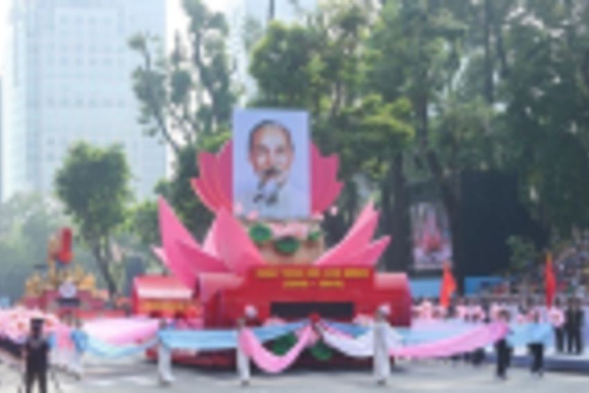 Bác vẫn cùng chúng cháu hành quân