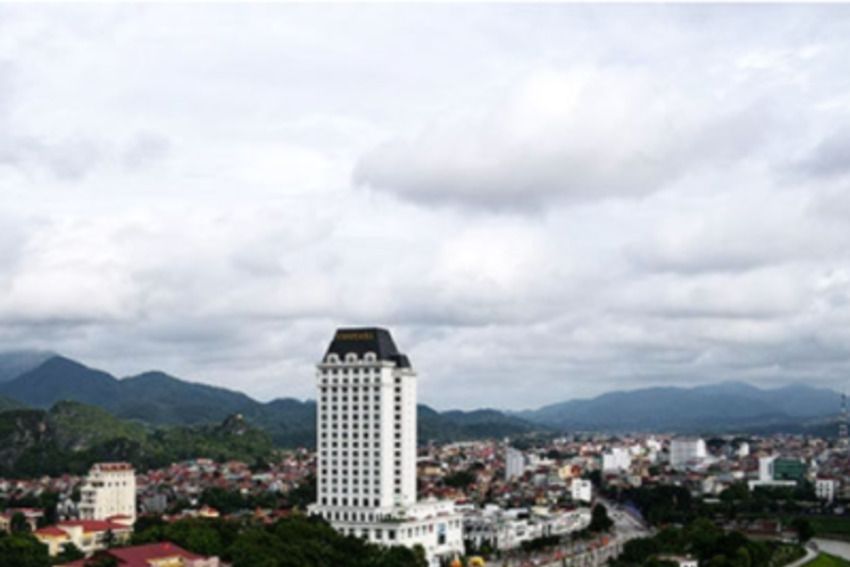 Một số nhiệm vụ, giải pháp chủ yếu về phát triển kinh tế - xã hội, bảo đảm quốc phòng, an ninh, đối ngoại, tăng cường công tác xây dựng Đảng và hệ thống chính trị trong năm 2025