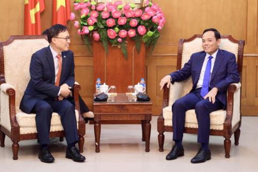 Trưởng Ban Chính sách, chiến lược Trung ương Trần Lưu Quang tiếp Đại sứ Hàn Quốc tại Việt Nam