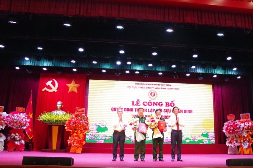 Hội Cựu chiến binh thành phố Hải Phòng công bố Quyết định thành lập và công tác cán bộ