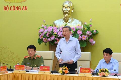 Tiếp tục phát huy vai trò gương mẫu, đi đầu trong thực hiện các chủ trương, đường lối của Đảng
