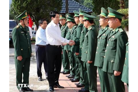 Chủ tịch nước thăm các chiến sĩ Biên phòng