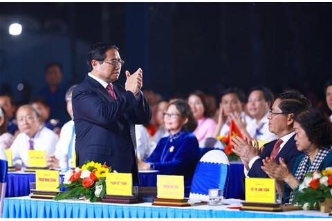 Thủ tướng dự Chương trình chính luận nghệ thuật "Côn Đảo - Hùng ca ý chí Việt Nam"
