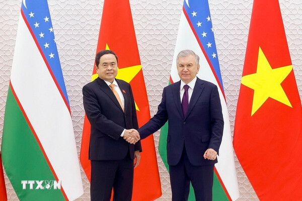 Chủ tịch Quốc hội Trần Thanh Mẫn hội kiến Tổng thống Uzbekistan