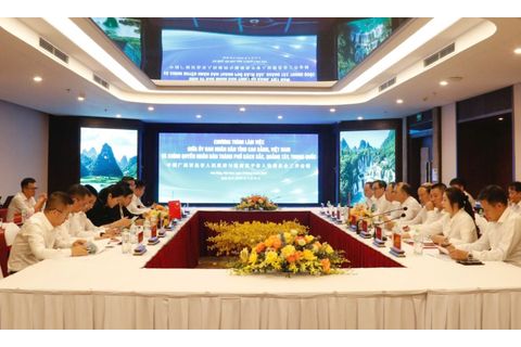 Phó Chủ tịch UBND tỉnh Hoàng Văn Thạch tiếp xã giao đoàn công tác Chính quyền nhân dân thành phố Bách Sắc, Khu tự trị dân tộc Choang Quảng Tây (Trung Quốc)