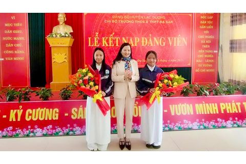 Lạc Dương: 3 học sinh đầu tiên được kết nạp Đảng