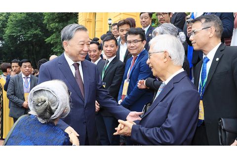Đảng Cộng sản Việt Nam vận dụng phương pháp cách mạng của Chủ tịch Hồ Chí Minh trong thời kỳ đổi mới toàn diện đất nước