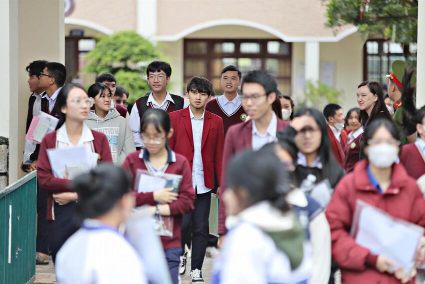 Thực hiện nghiêm túc công tác tuyển sinh, tránh để xảy ra vấn nạn chạy trường, chạy lớp