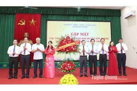 Huyện Sơn Dương gặp mặt các thế hệ lãnh đạo: Dấu ấn 80 năm xây dựng và phát triển