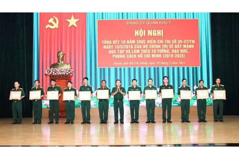 Quân khu 7 tặng Bằng khen các tập thể, cá nhân xuất sắc, tiêu biểu thực hiện Chỉ thị 05