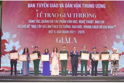 Trao giải sáng tác về học tập và làm theo tư tưởng, đạo đức, phong cách của Bác