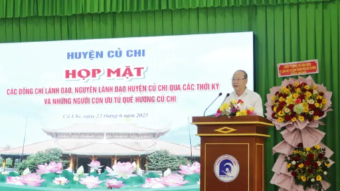 Bí thư Huyện ủy, Chủ tịch HĐND huyện Củ Chi Nguyễn Quyết Thắng phát biểu tại buổi họp mặt