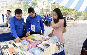 Sôi nổi Lễ khai mạc 'Mở sách-Mở tương lai'