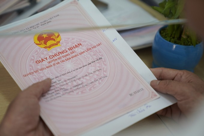 Người dân làm thủ tục hành chính tại Trung tâm dịch vụ hành chính công phường Thanh Khê, TP Đà Nẵng, tháng 6/2025. Ảnh: Nguyễn Đông Người dân làm thủ tục hành chính tại Trung tâm dịch vụ hành chính công phường Thanh Khê, TP Đà Nẵng, tháng 6/2025. Ảnh: Nguyễn Đông