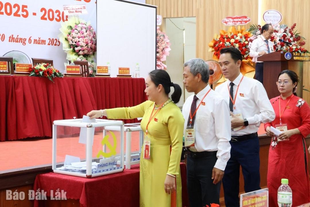 Ban Chấp hành Đảng bộ Trường Đại học Tây Nguyên nhiệm kỳ 2025 - 2030 