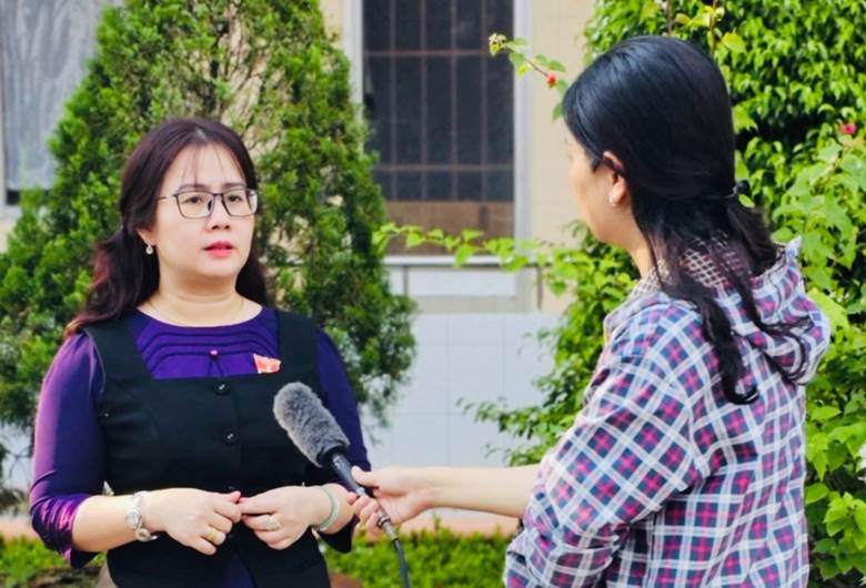 Bà Nguyễn Thị Thuỳ Linh, Thành ủy viên, Phó Chủ tịch Ủy ban MTTQ Việt Nam, Chủ tịch Hội LHPN thành phố Cần Thơ, trả lời phỏng vấn báo chí
