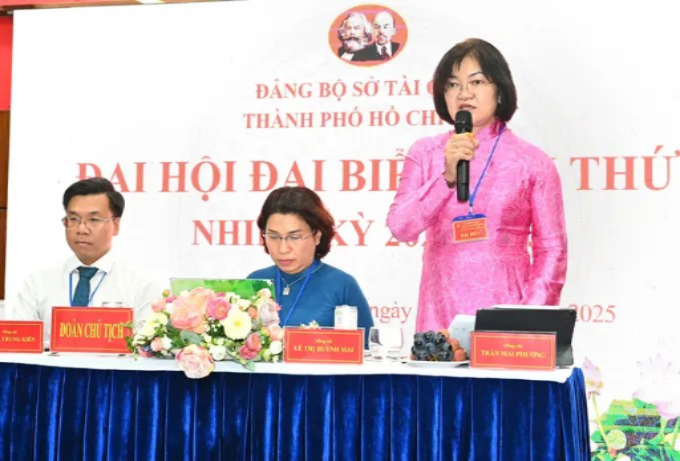 Đoàn Chủ tịch điều hành đại hội. (Ảnh: SGGP)