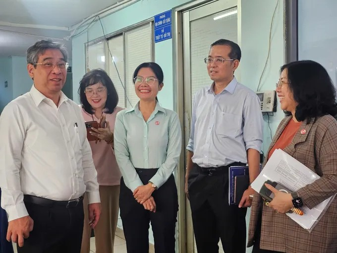 Đoàn công tác khảo sát tại phường Vườn Lài