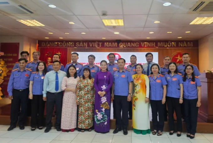 Đại biểu chụp hình lưu niệm tại đại hội