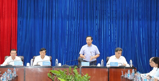Chủ tịch thành phố Nguyễn Văn Được phát biểu tại buổi làm việc với 36 xã, phường tại khu vực Bình Dương (cũ). (Ảnh: TTXVN)