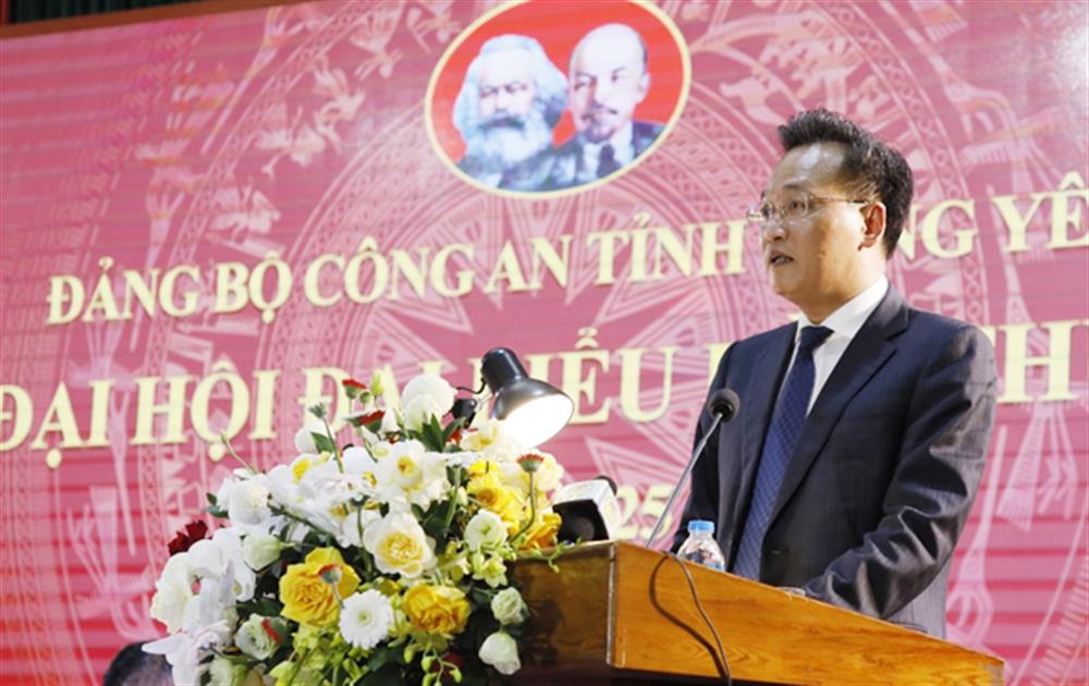 Đồng chí Nguyễn Hữu Nghĩa, Uỷ viên Ban Chấp hành Trung ương Đảng, Bí thư Tỉnh uỷ Hưng Yên phát biểu chỉ đạo tại Đại hội.