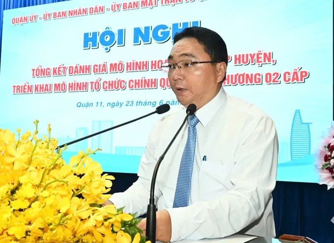 Chủ tịch UBND quận 11 Nguyễn Trần Bình phát biểu tại hội nghị. (Ảnh: SGGP)