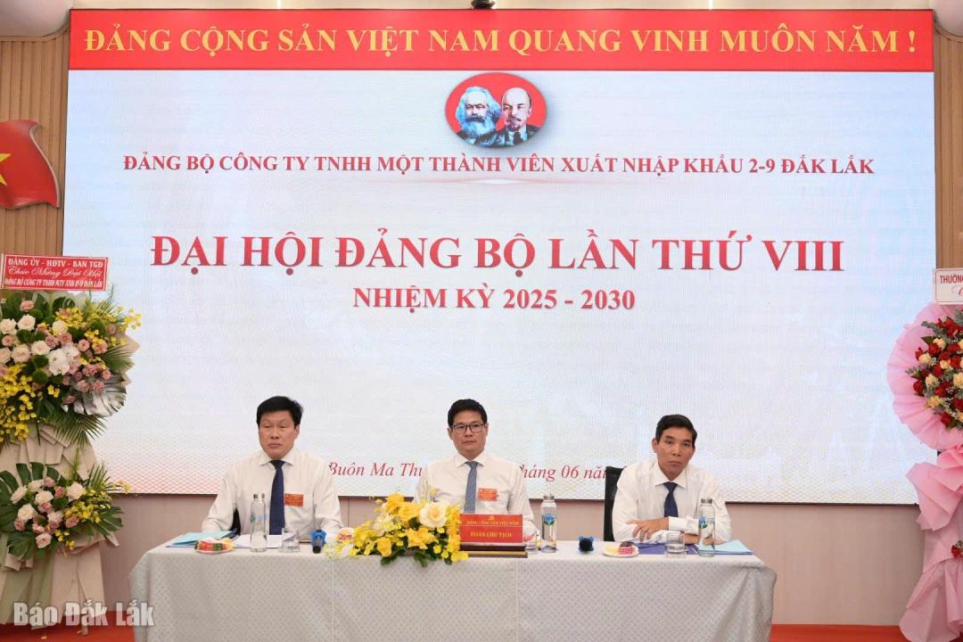 Đoàn Chủ tịch Đại hội