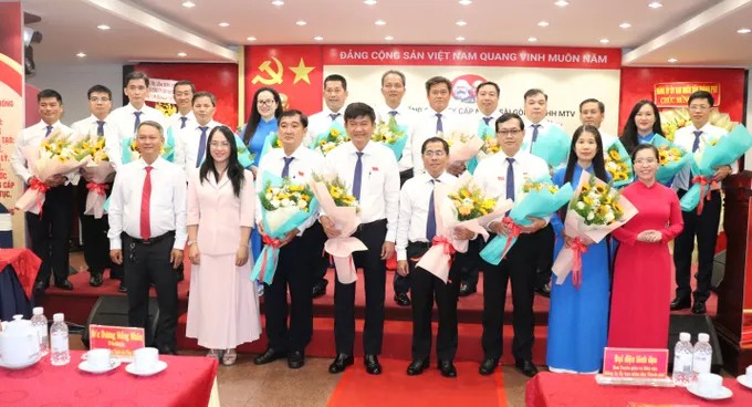 Ban Chấp hành Đảng bộ Tổng Công ty Cấp nước Sài Gòn nhiệm kỳ 2025-2030 ra mắt tại đại hội
