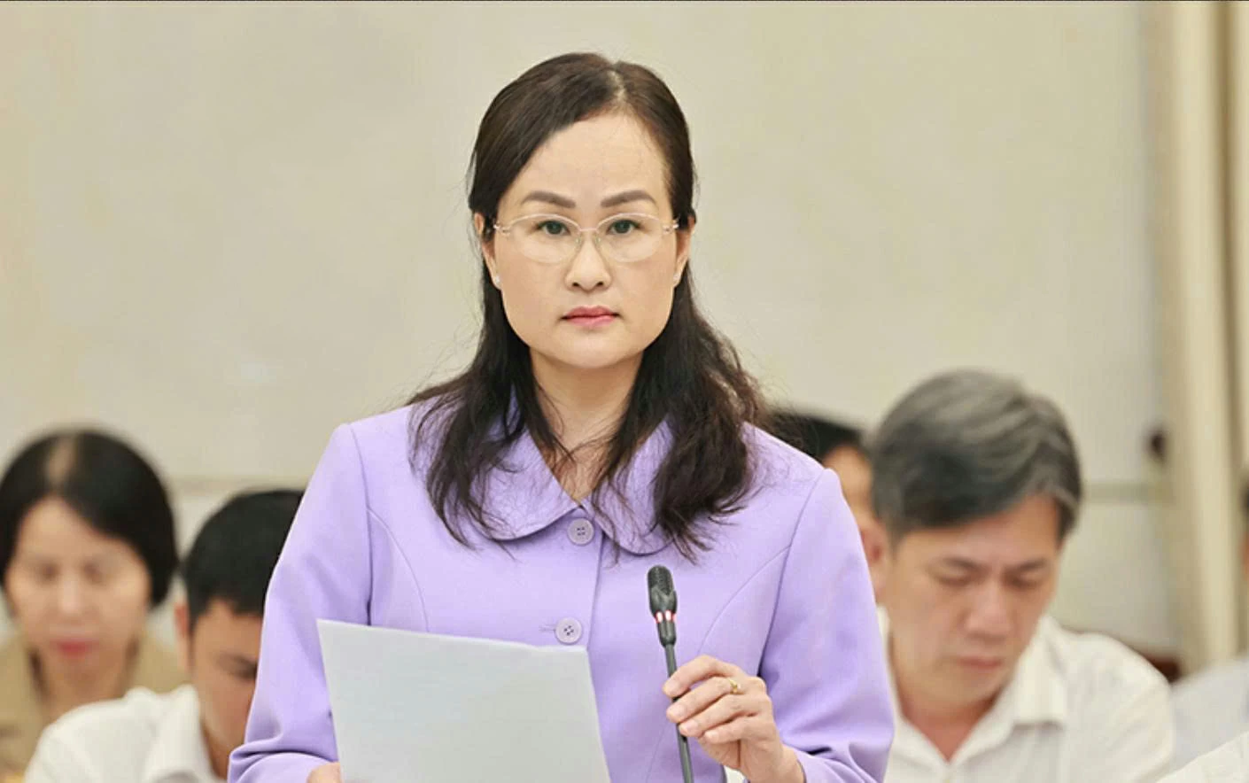 Đồng chí Giang Thị Phương Hạnh, Ủy viên Ban Thường vụ Tỉnh ủy, Bí thư Đảng ủy phường Bình Phước, phát biểu tại hội nghị. Ảnh: CÔNG NGHĨA    