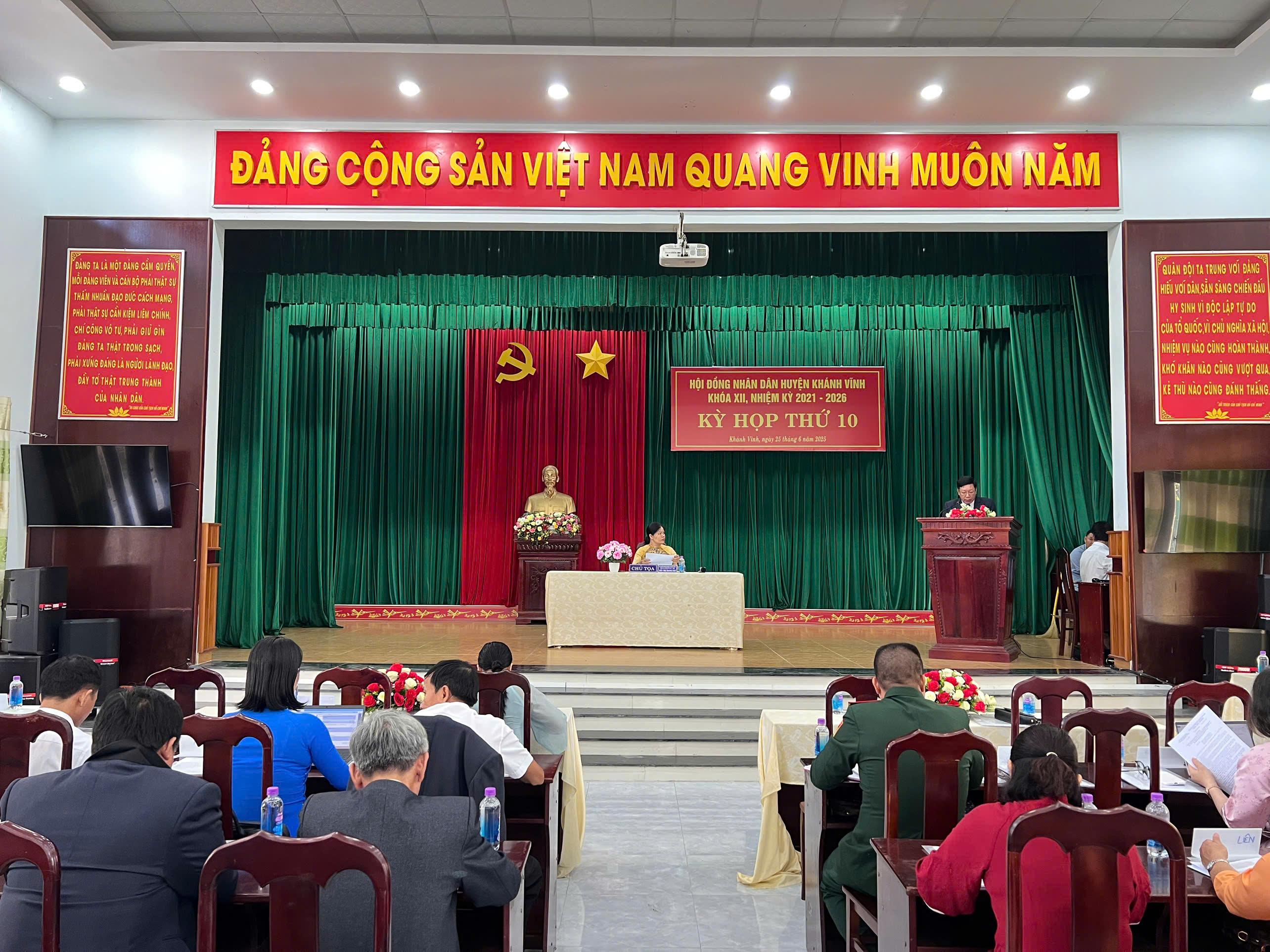 Quang cảnh kỳ họp.