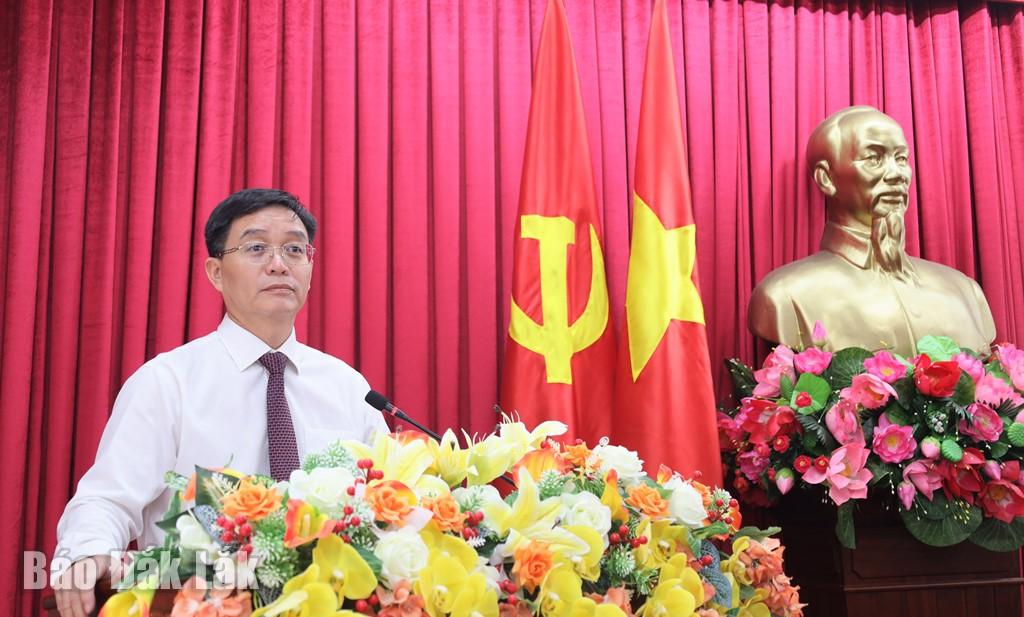 Ủy viên Trung ương Đảng, Bí thư Tỉnh ủy Nguyễn Đình Trung phát biểu tại hội nghị.