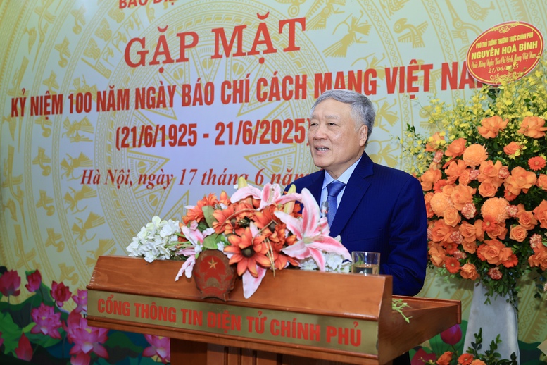 Phó Thủ tướng Thường trực Chính phủ thăm, chúc mừng Cổng TTĐT Chính phủ nhân kỷ niệm 100 năm Báo chí Cách mạng Việt Nam- Ảnh 1. Phó Thủ tướng Thường trực Chính phủ thăm, chúc mừng Cổng TTĐT Chính phủ nhân kỷ niệm 100 năm Báo chí Cách mạng Việt Nam- Ảnh 1.