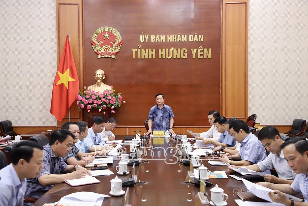Đồng chí Nguyễn Khắc Thận, Phó Bí thư Tỉnh ủy, Chủ tịch UBND tỉnh chỉ đạo tại phiên họp