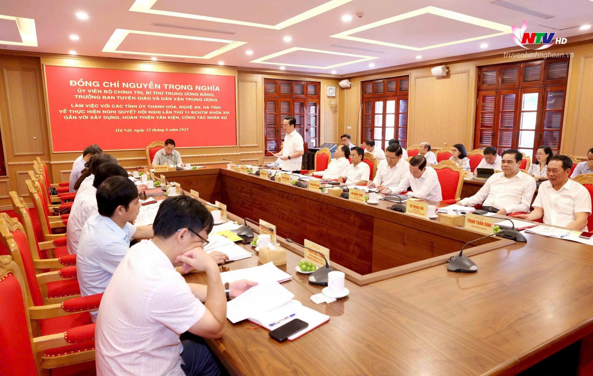 Toàn cảnh buổi làm việc.