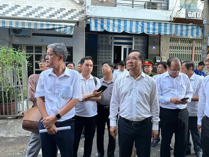 Chủ tịch UBND TPHCM Nguyễn Văn Được cùng các lãnh đạo sở, ngành TP.HCM có mặt tại hiện trường. (Ảnh: CTV)
