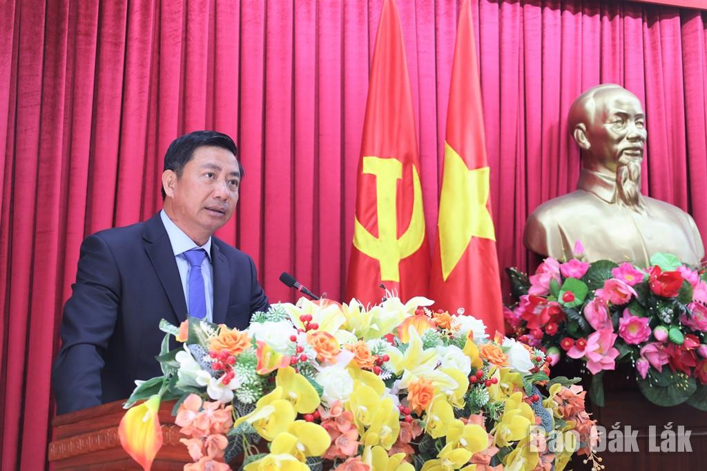 Ủy viên Ban Thường vụ Tỉnh ủy, Trưởng Ban Tổ chức Tỉnh ủy Nguyễn Thượng Hải đã công bố các quyết định.