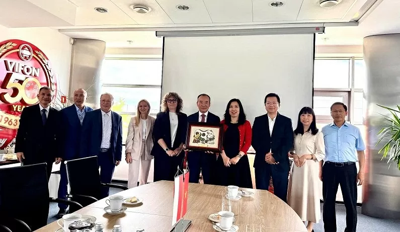 Thứ trưởng Bộ Ngoại giao Lê Thị Thu Hằng thăm cộng đồng người Việt tại Ba Lan