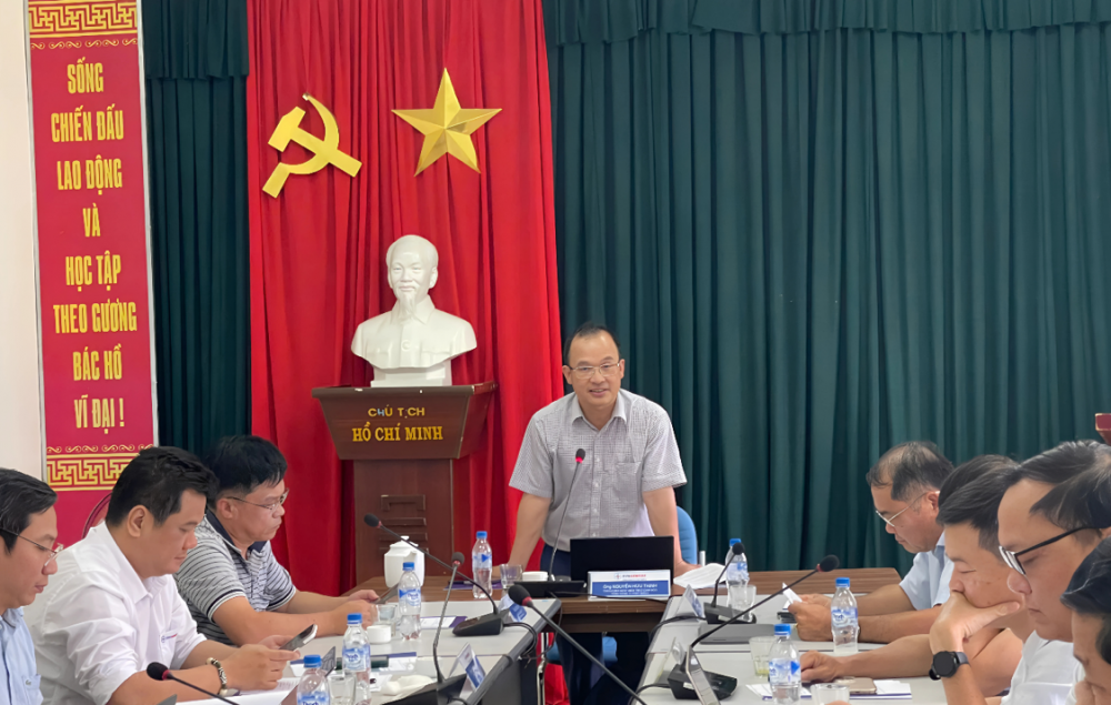 Ông Nguyễn Hữu Thịnh – Thành viên HĐQT, Tổng Giám đốc Tổng công ty Phát điện 2 phát biểu chỉ đạo tại buổi làm việc